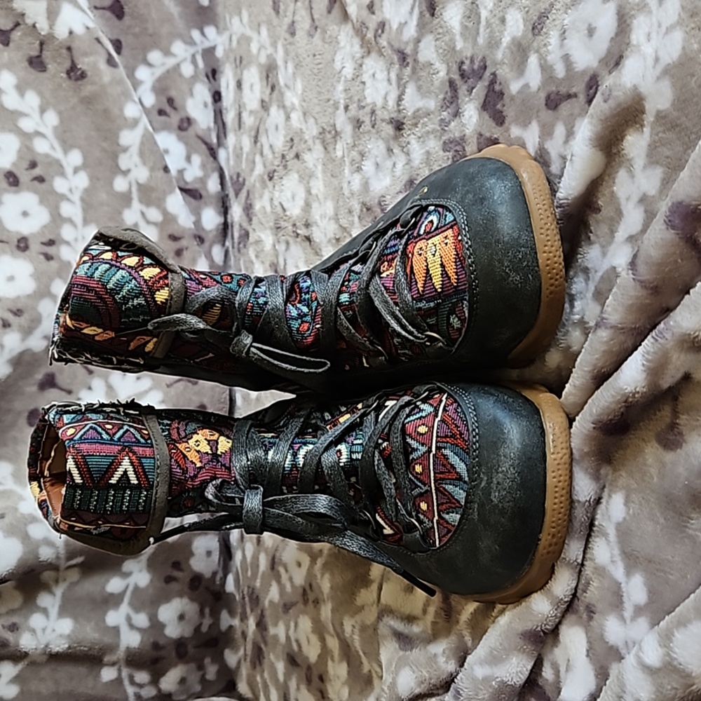 YASIRUN Gray Geometric Ankle Boot